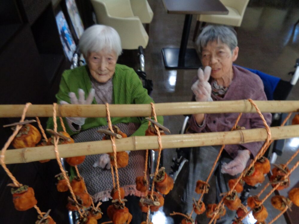 静岡市葵区有料老人ホーム_秋の恵み干し柿づくり