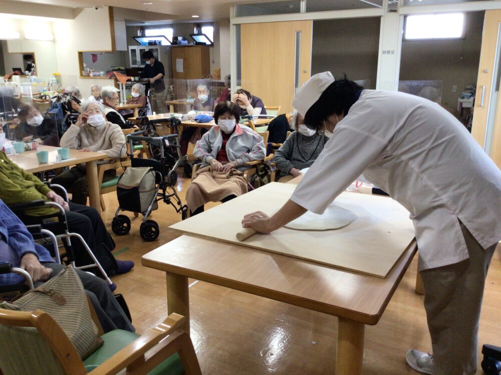 藤枝市老人ホーム_蕎麦打ちあったかたぬき蕎麦