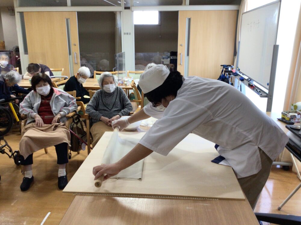 藤枝市老人ホーム_蕎麦打ちあったかたぬき蕎麦