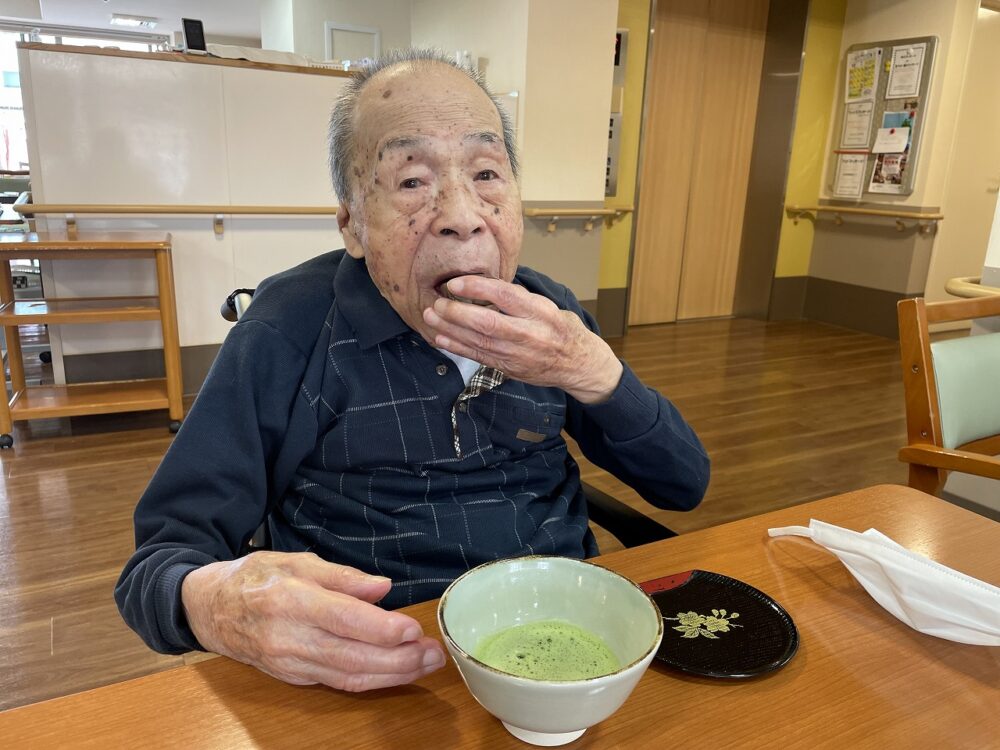 静岡市葵区有料老人ホーム_お抹茶と焼き芋