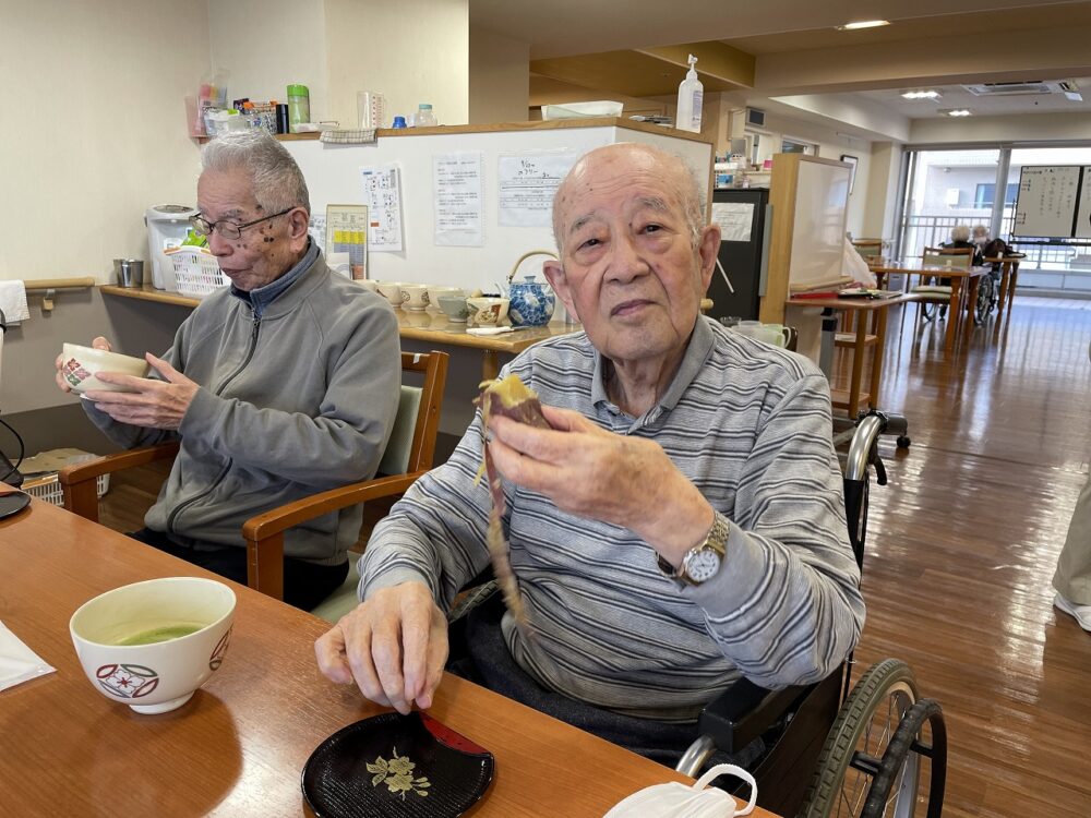 静岡市葵区有料老人ホーム_お抹茶と焼き芋