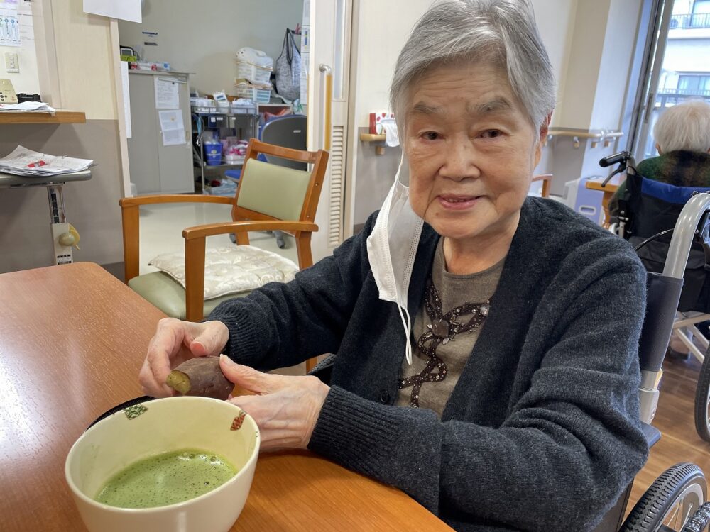 静岡市葵区有料老人ホーム_お抹茶と焼き芋