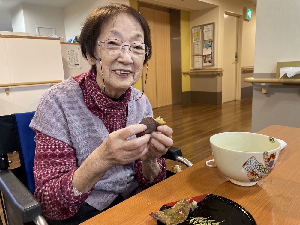 静岡市葵区有料老人ホーム_お抹茶と焼き芋