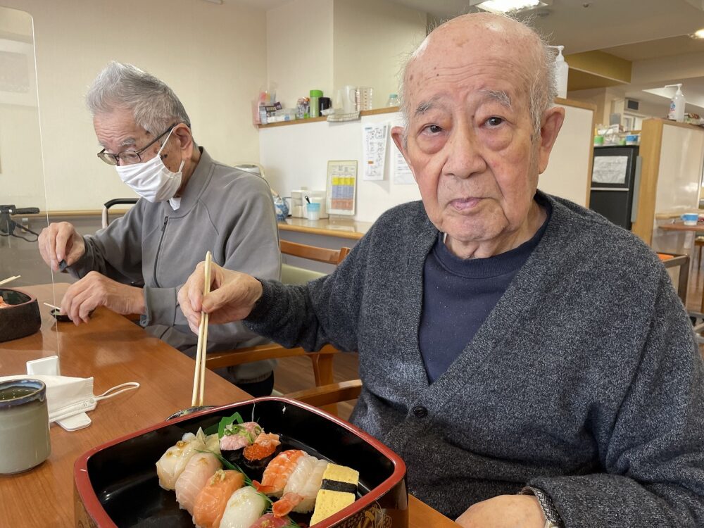 静岡市葵区有料老人ホーム_花水木ランチ銀のさら