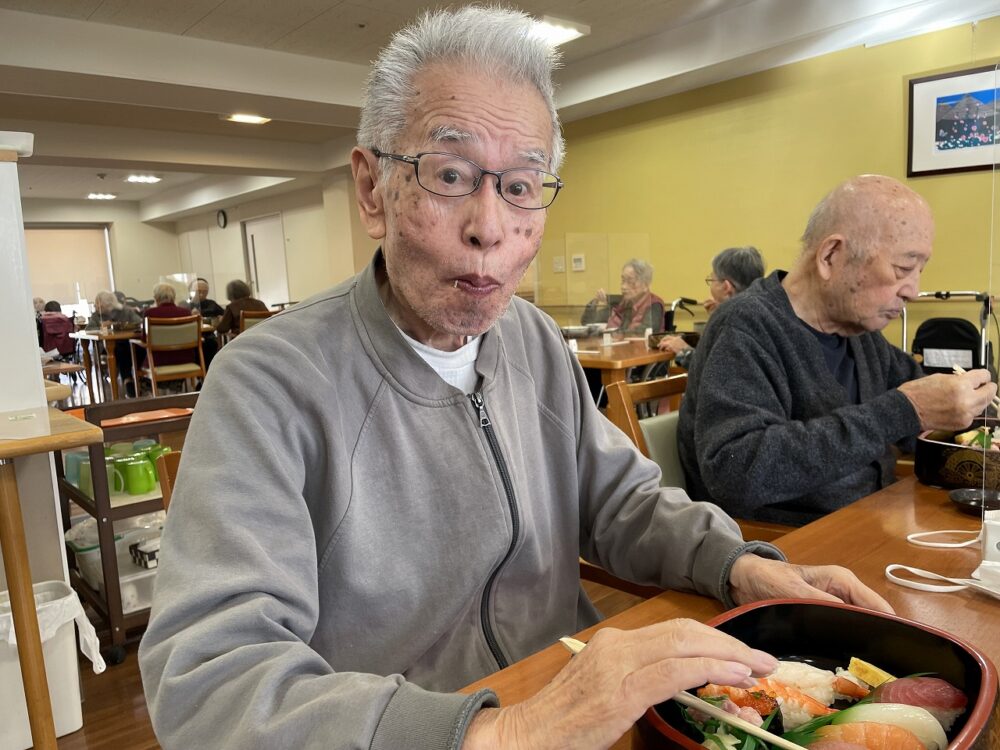 静岡市葵区有料老人ホーム_花水木ランチ銀のさら