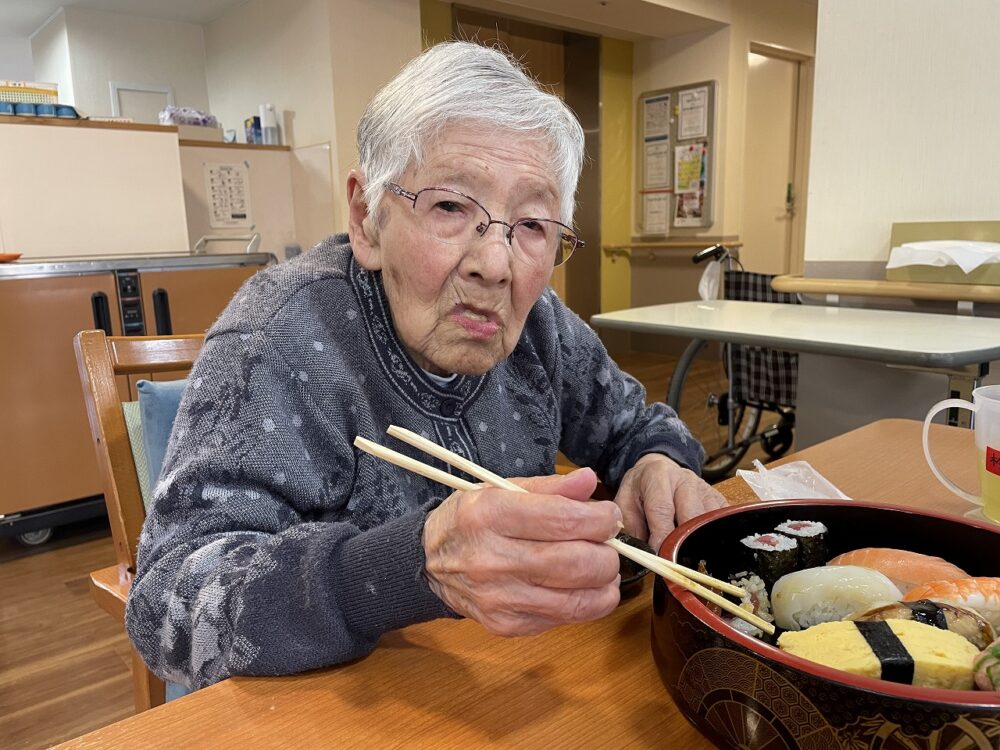 静岡市葵区有料老人ホーム_花水木ランチ銀のさら