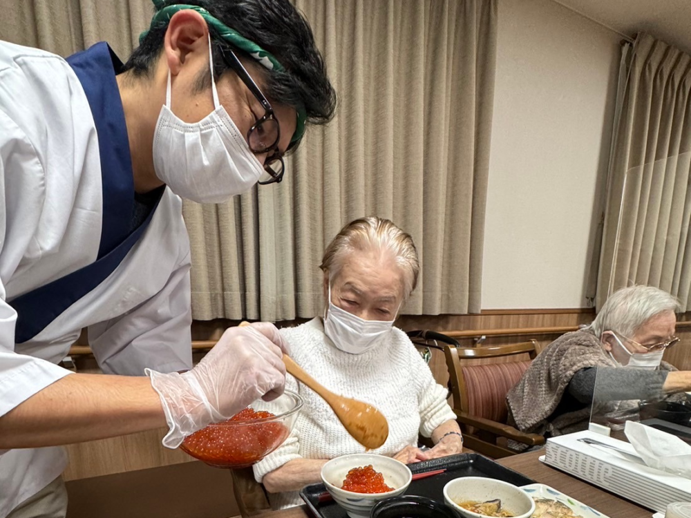 藤枝市老人ホーム_１月YU－KA食堂絶品こぼれいくら