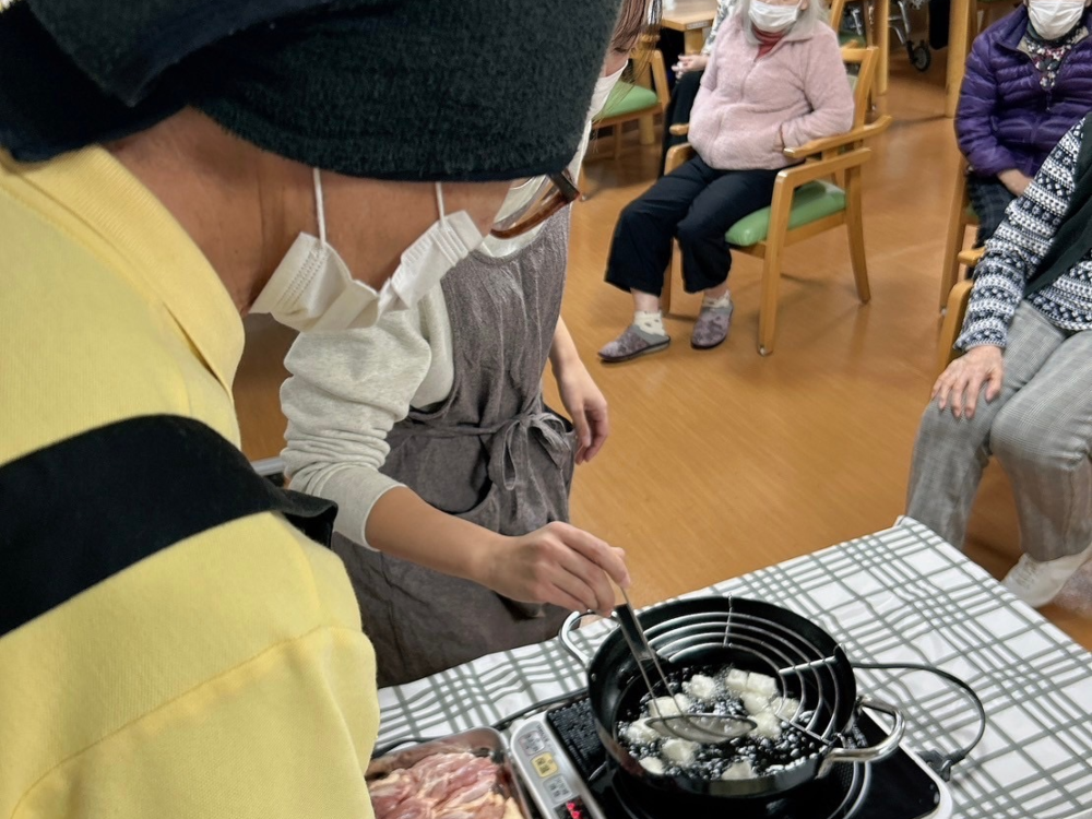 藤枝市老人ホーム_１月蕎麦打ち身体温まるお雑煮そば