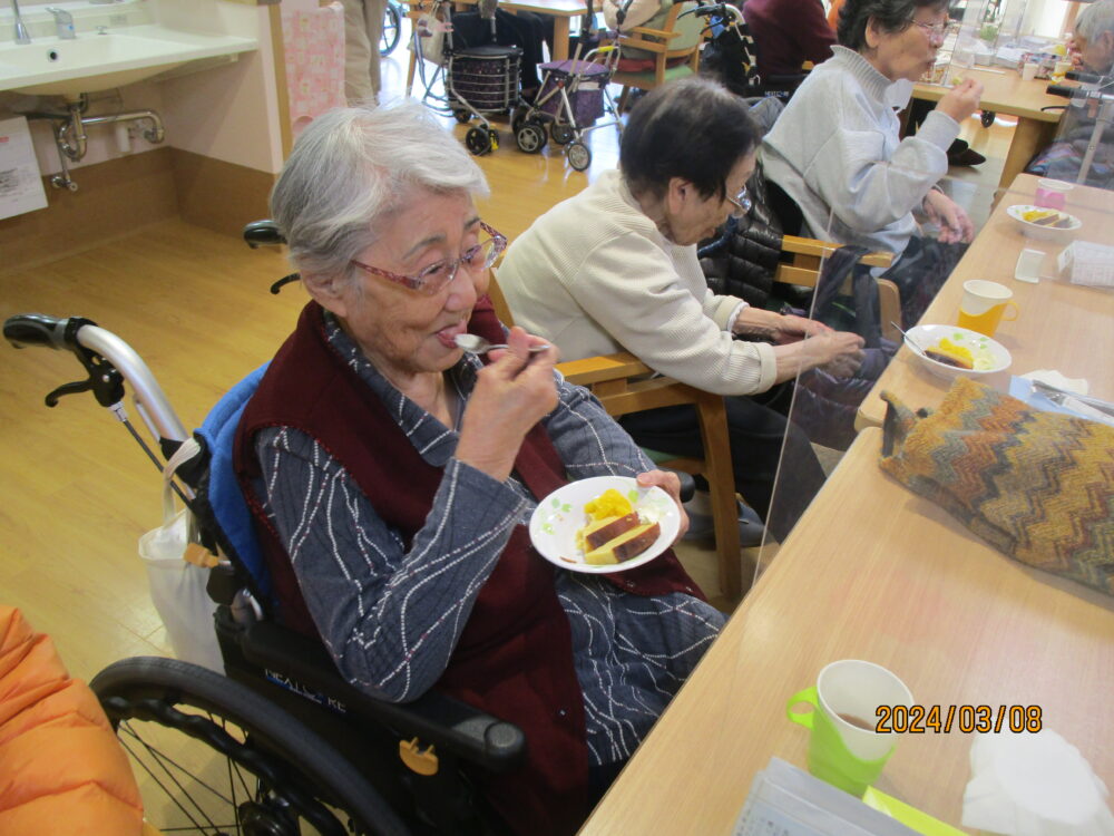 静岡市清水区老人ホーム_ぺんぎんパティシエ オレンジケーキ