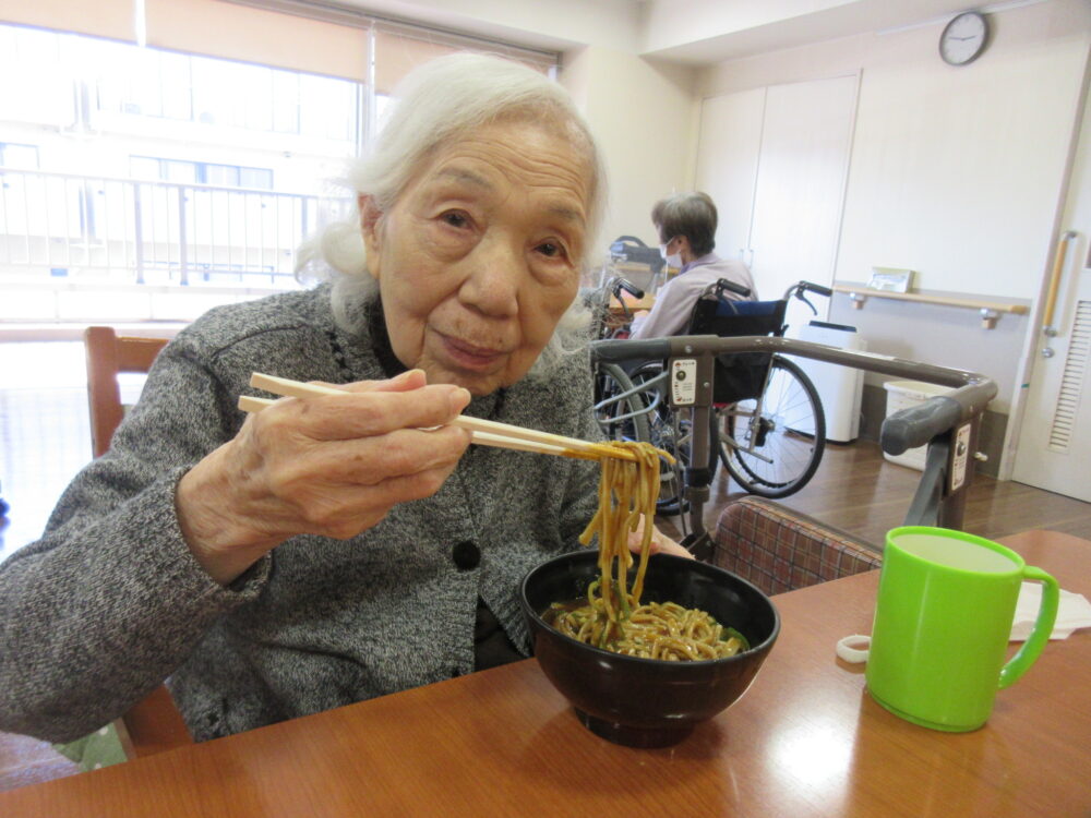 静岡市葵区有料老人ホーム_変わりそばカレーそば