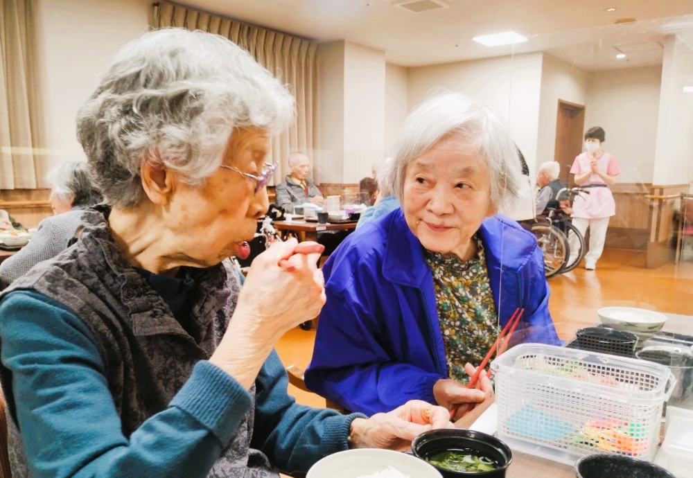 藤枝市老人ホーム_今月のおもてなし10種の彩りサラダ