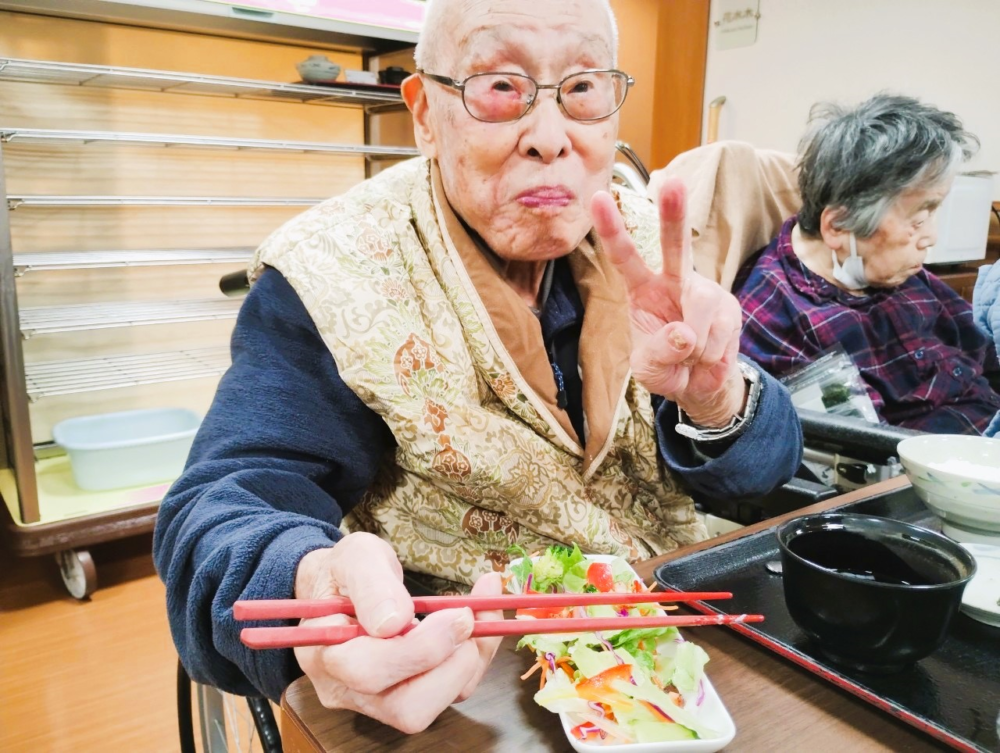 藤枝市老人ホーム_今月のおもてなし10種の彩りサラダ