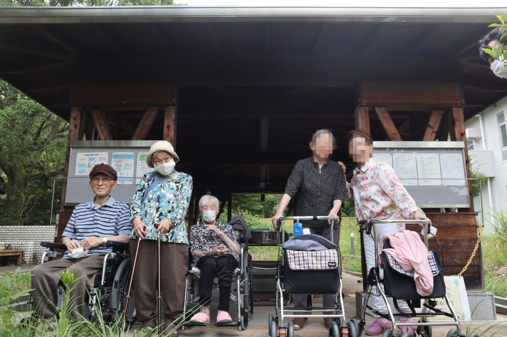 静岡市葵区有料老人ホーム_新東名SAと足湯へドライブ