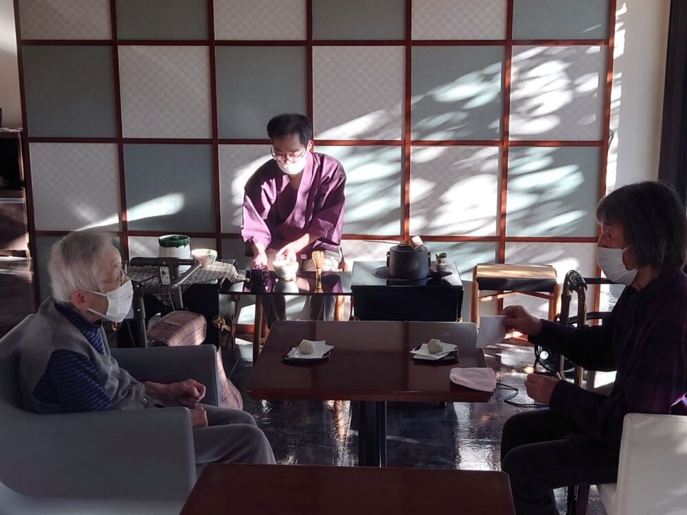 静岡市駿河区有料老人ホーム_大雪の抹茶会