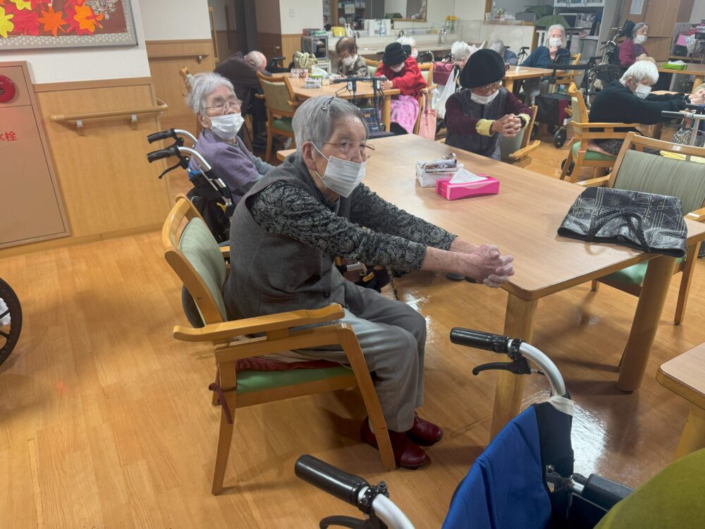 藤枝市老人ホーム_作業療法士監修下肢筋力運動