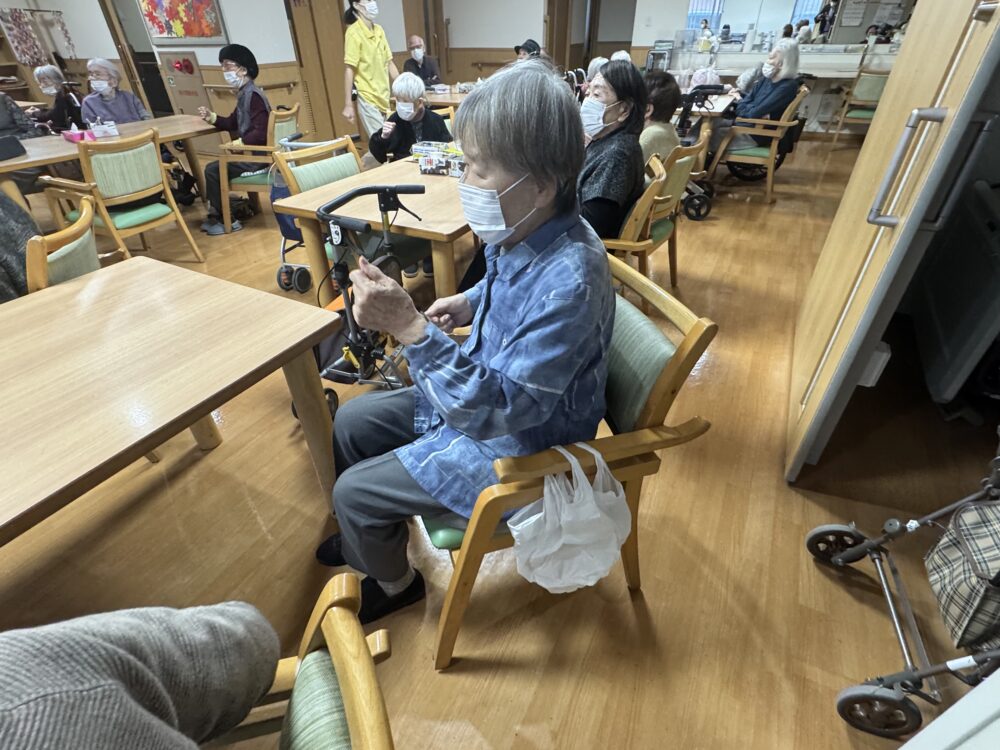 藤枝市老人ホーム_作業療法士監修下肢筋力運動