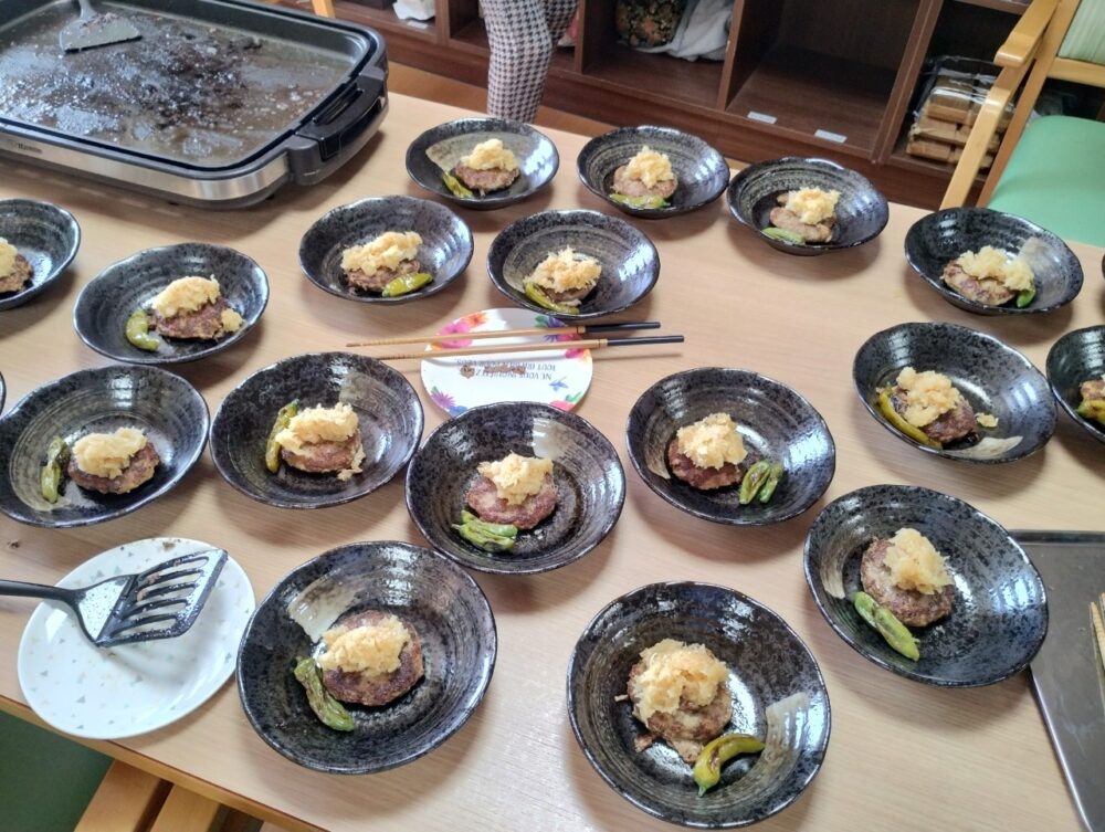 藤枝市老人ホーム_イベント食飛騨牛100％ハンバーグ