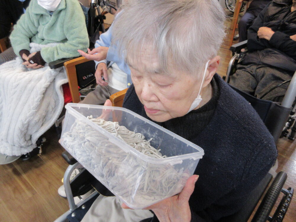 静岡市葵区有料老人ホーム_変わり蕎麦黒ゴマ切り