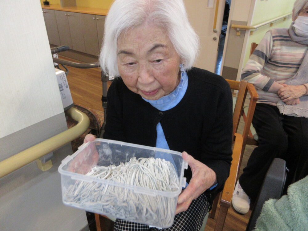静岡市葵区有料老人ホーム_変わり蕎麦黒ゴマ切り