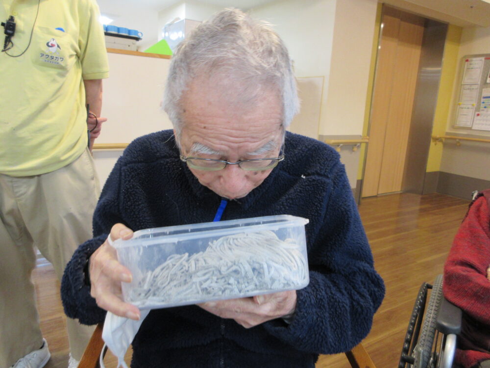 静岡市葵区有料老人ホーム_変わり蕎麦黒ゴマ切り