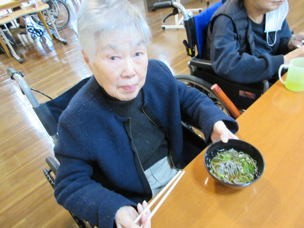 静岡市葵区有料老人ホーム_変わり蕎麦黒ゴマ切り