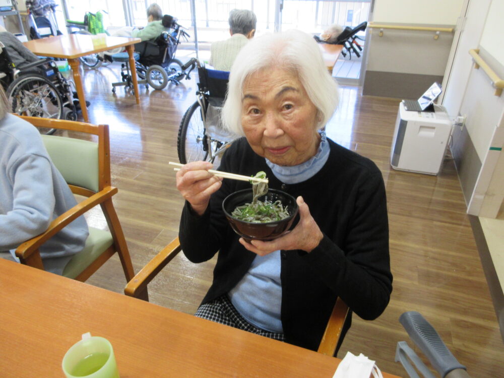 静岡市葵区有料老人ホーム_変わり蕎麦黒ゴマ切り