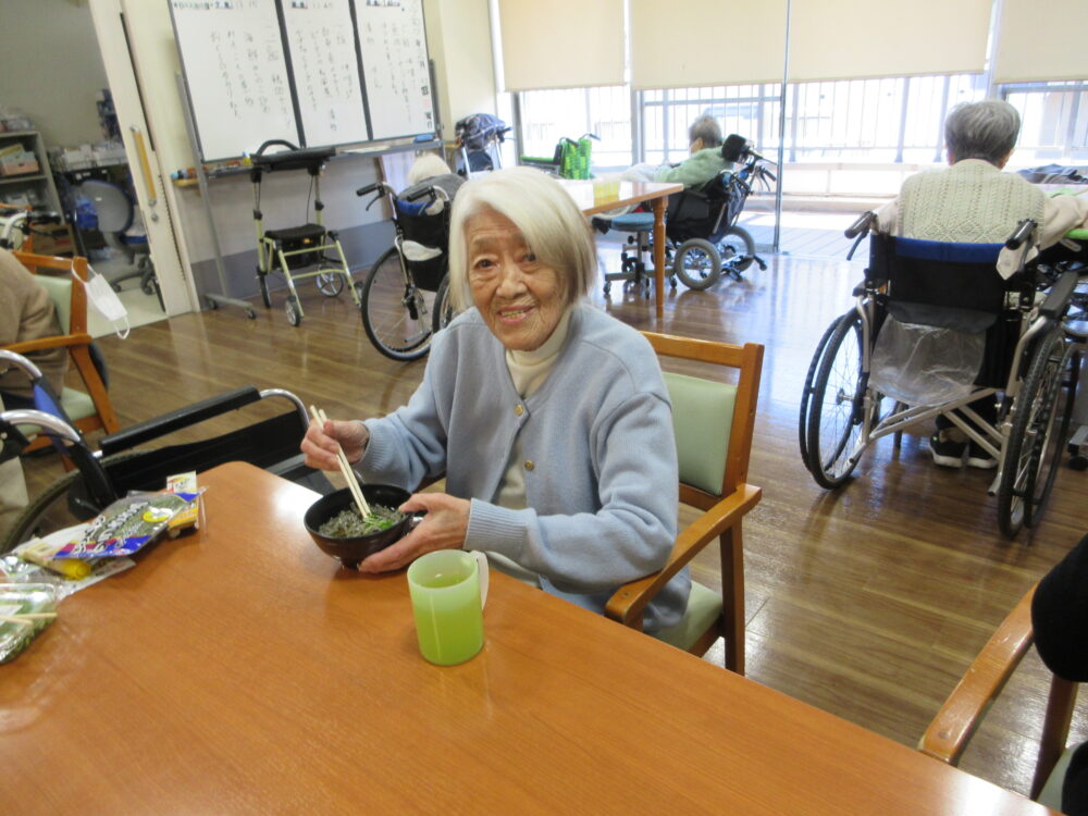 静岡市葵区有料老人ホーム_変わり蕎麦黒ゴマ切り