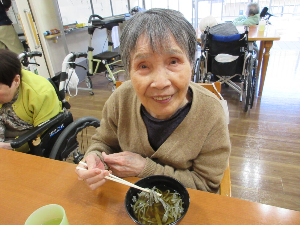 静岡市葵区有料老人ホーム_変わり蕎麦黒ゴマ切り