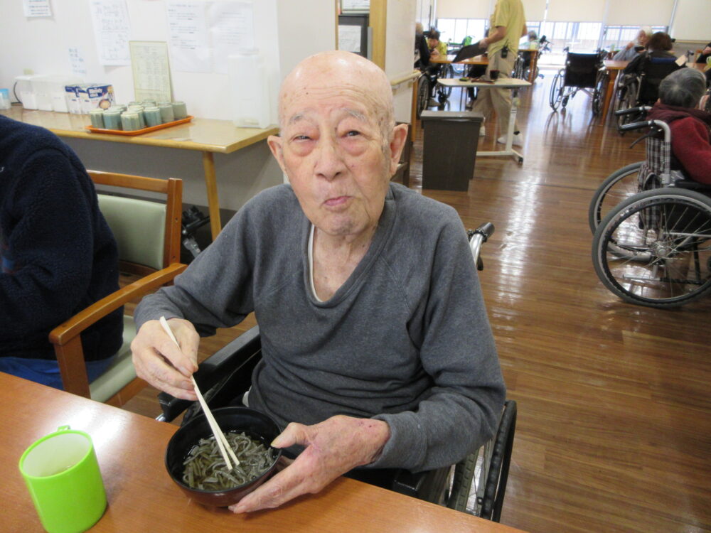 静岡市葵区有料老人ホーム_変わり蕎麦黒ゴマ切り