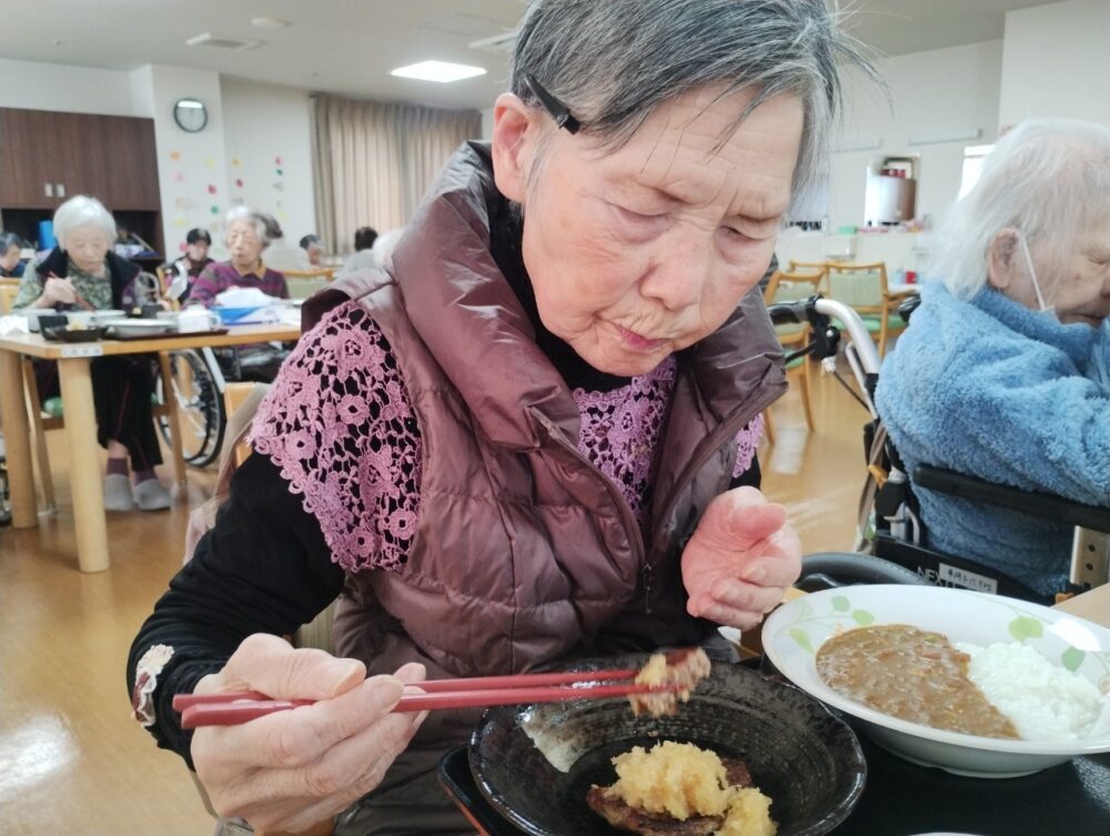 藤枝市老人ホーム_イベント食飛騨牛100％ハンバーグ