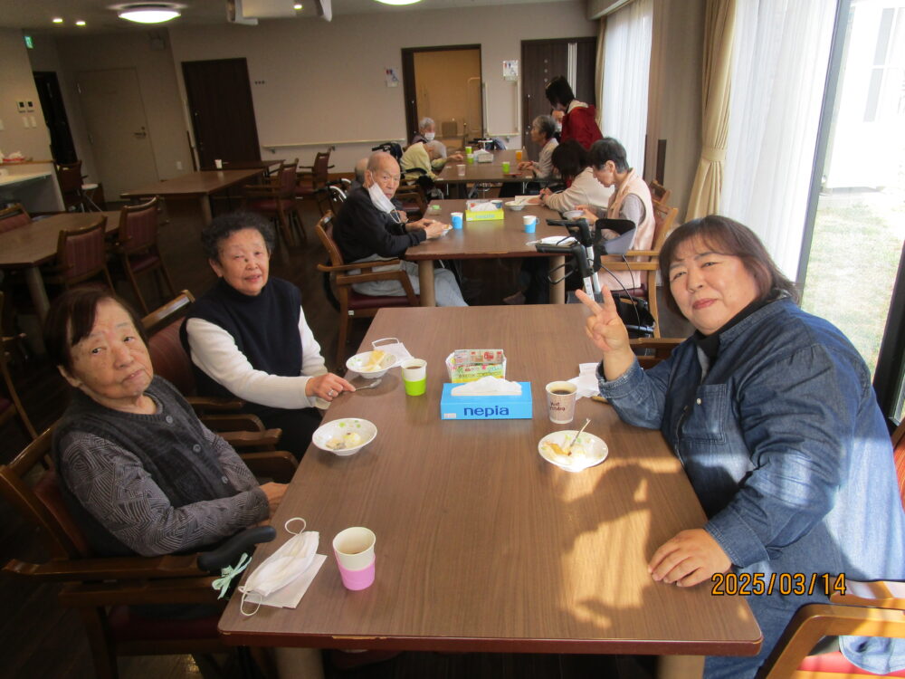 静岡市清水区老人ホーム_ぺんぎんパティシエミルクレープ