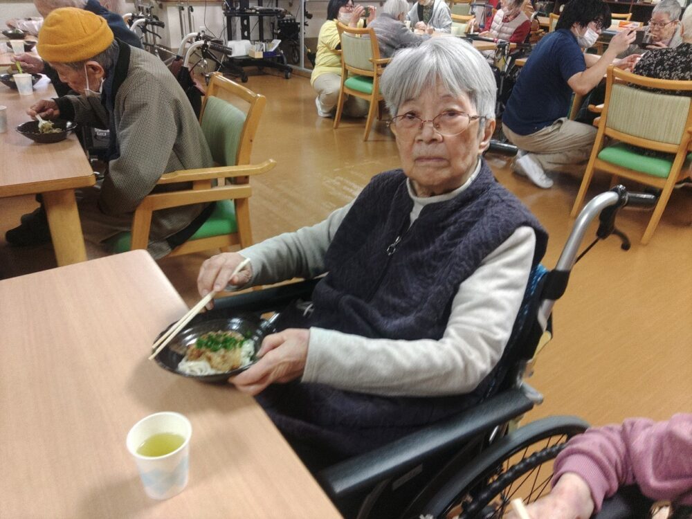 藤枝市老人ホーム_3月の蕎麦打ち茶蕎麦のなめこおろし蕎麦