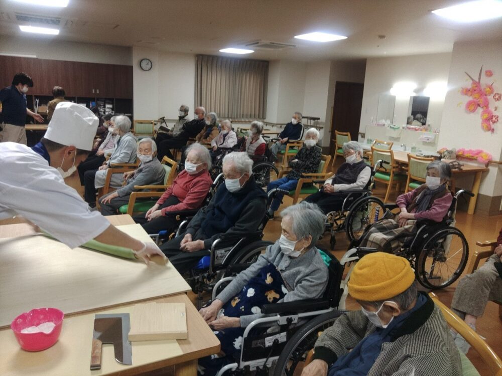 藤枝市老人ホーム_3月の蕎麦打ち茶蕎麦のなめこおろし蕎麦