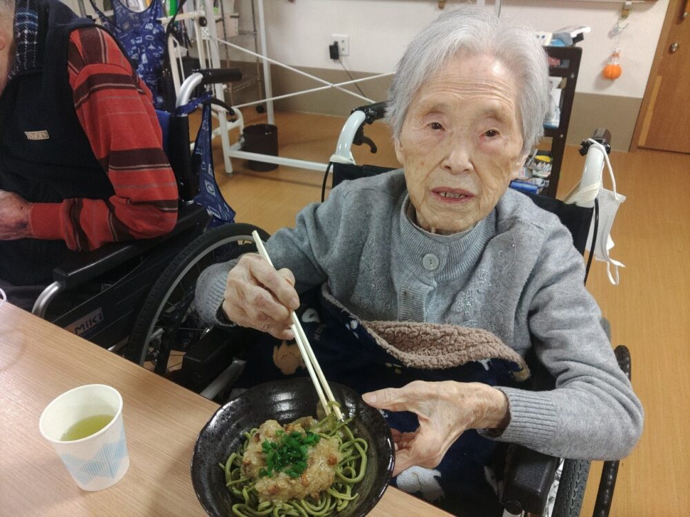 藤枝市老人ホーム_3月の蕎麦打ち茶蕎麦のなめこおろし蕎麦