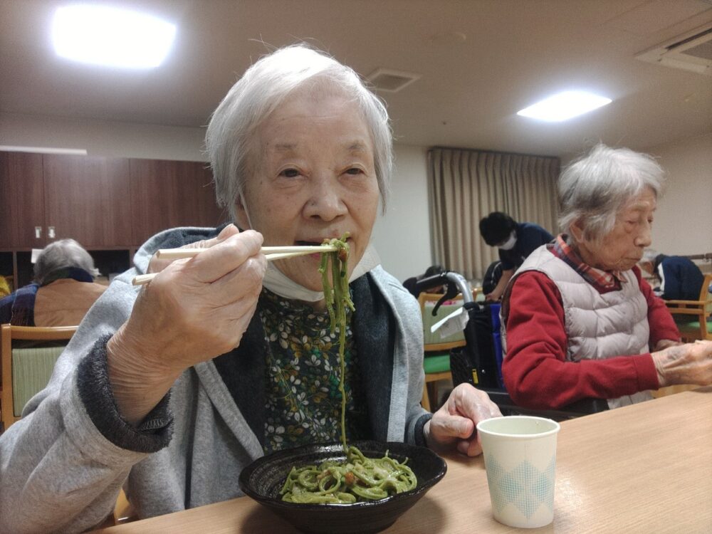 藤枝市老人ホーム_3月の蕎麦打ち茶蕎麦のなめこおろし蕎麦