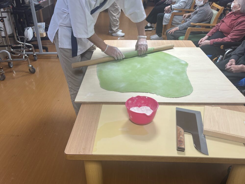 藤枝市老人ホーム_3月の蕎麦打ち茶蕎麦のなめこおろし蕎麦