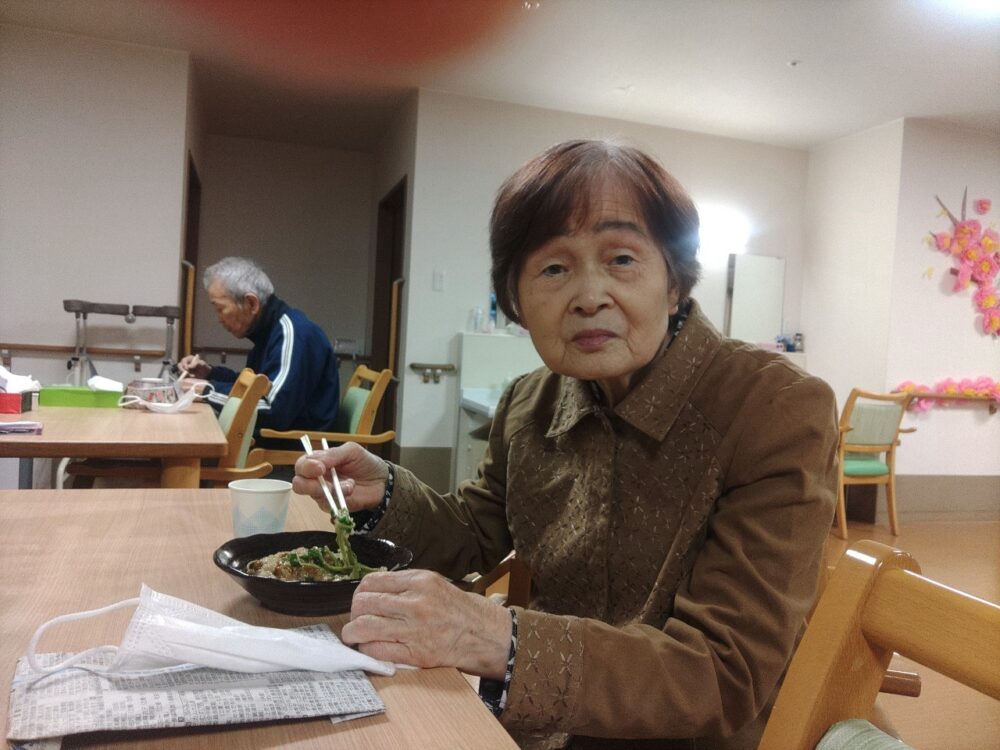 藤枝市老人ホーム_3月の蕎麦打ち茶蕎麦のなめこおろし蕎麦