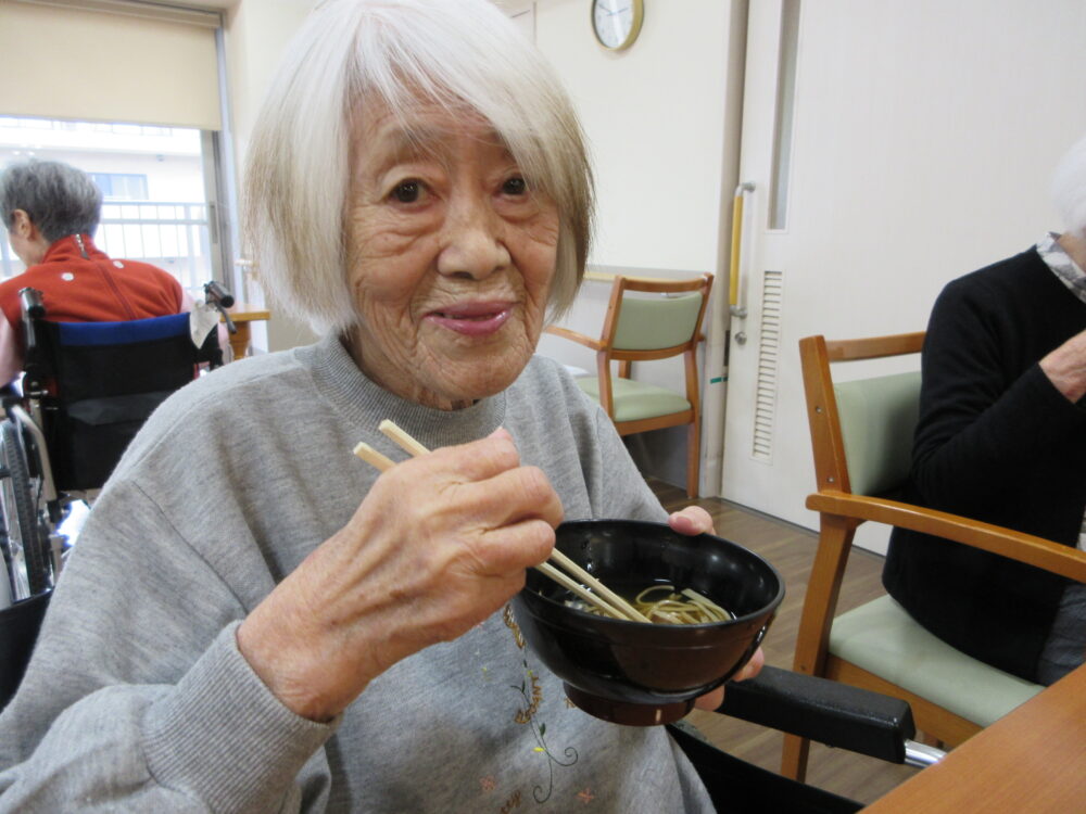 静岡市葵区有料老人ホーム_変わり蕎麦金な粉麺
