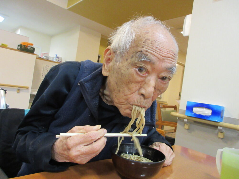 静岡市葵区有料老人ホーム_変わり蕎麦金な粉麺