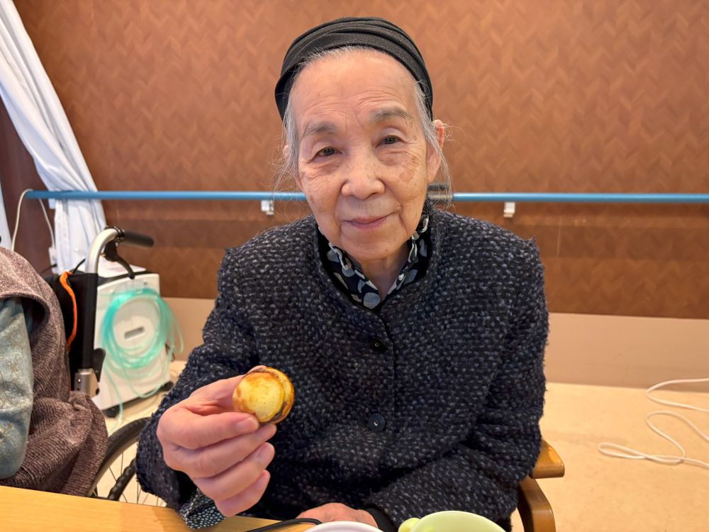 静岡市葵区老人ホーム_おやつレクベビーカステラ作り