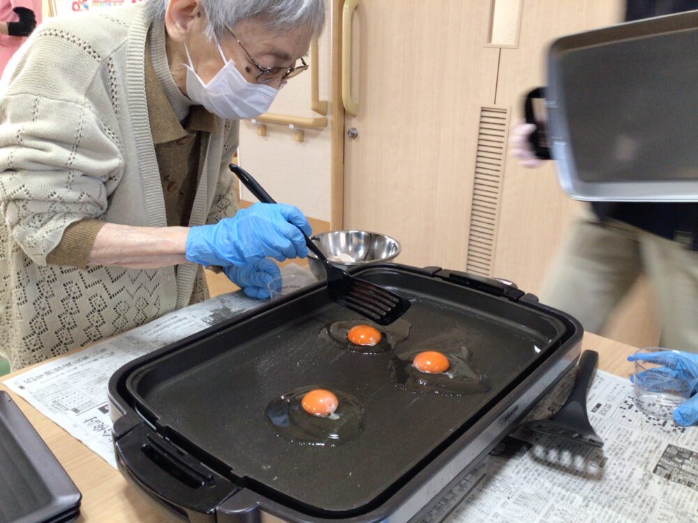 浜松市老人ホーム_目玉焼きパーティー