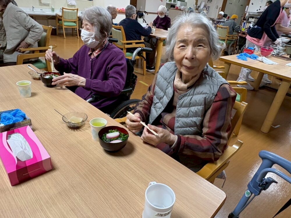 藤枝市老人ホーム_4月のおもてなし春野菜と豚肉蕎麦