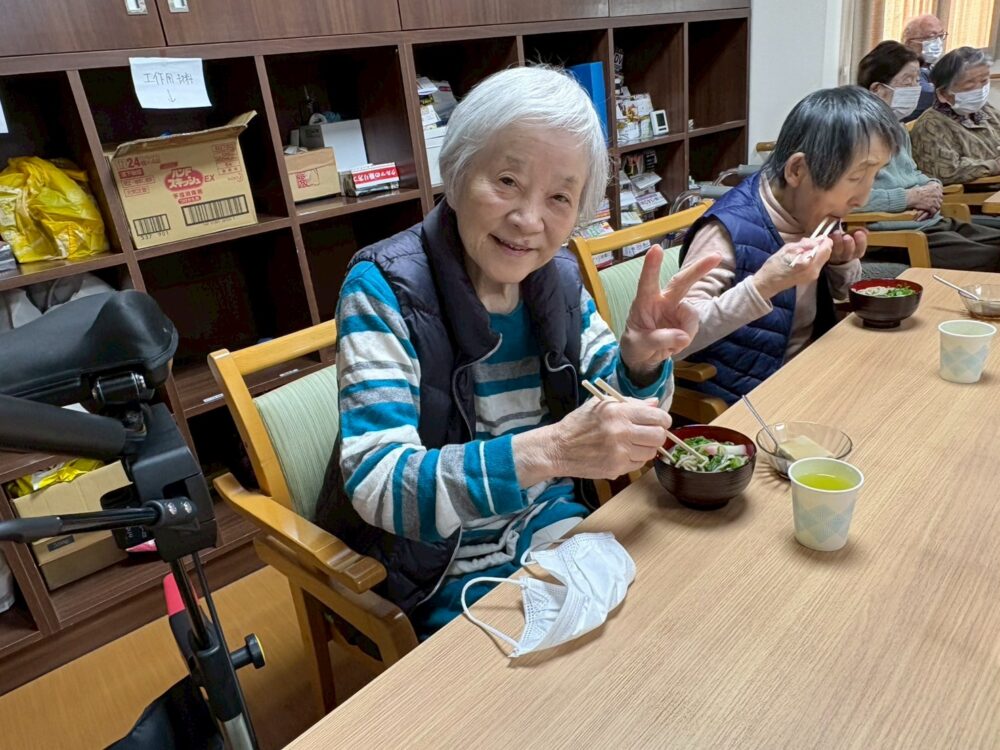 藤枝市老人ホーム_4月のおもてなし春野菜と豚肉蕎麦