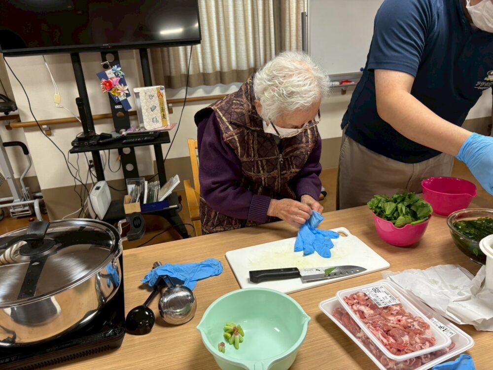 藤枝市老人ホーム_4月のおもてなし春野菜と豚肉蕎麦