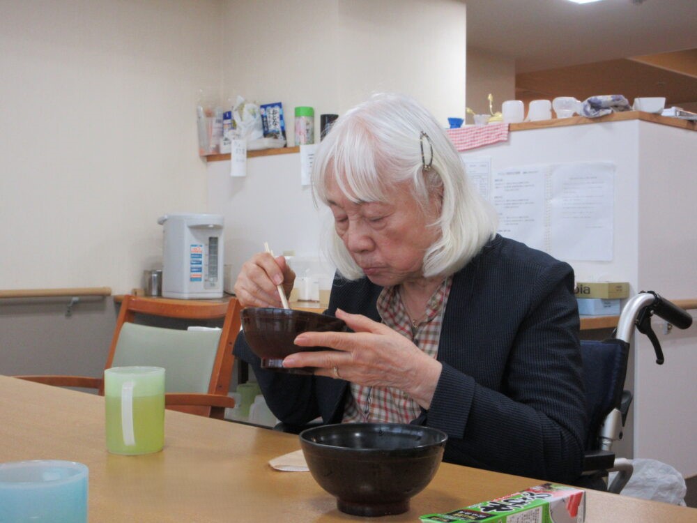 静岡市葵区有料老人ホーム_さくらそばにとろろを添えて