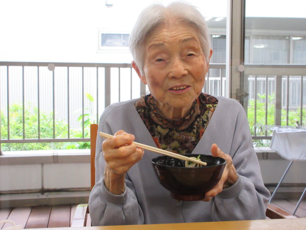 静岡市葵区有料老人ホーム_さくらそばにとろろを添えて