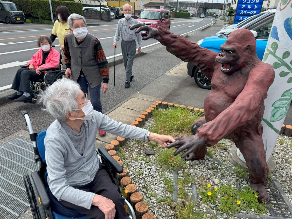藤枝市老人ホーム_朝の散歩