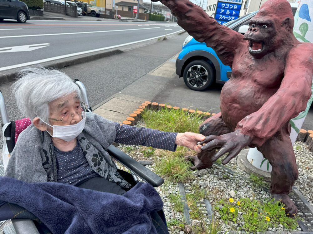 藤枝市老人ホーム_朝の散歩