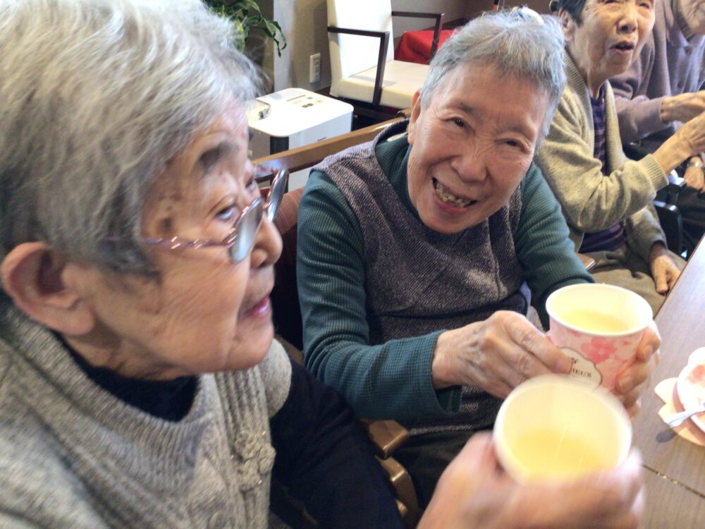 浜松市老人ホーム_春を感じるお花見とお花見会