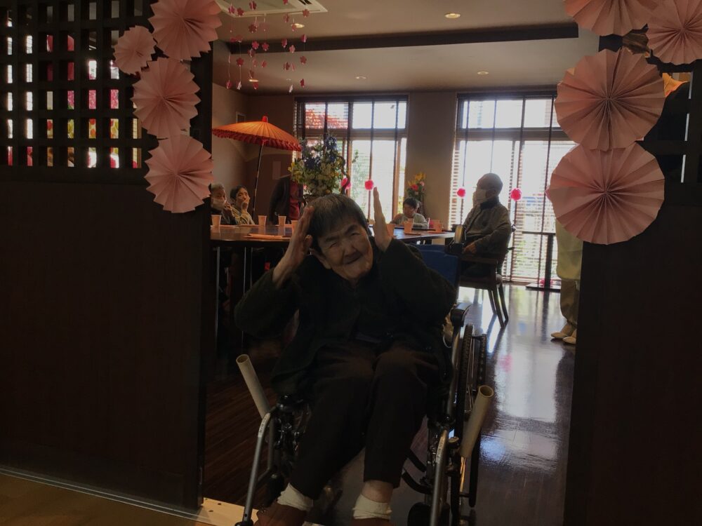 浜松市老人ホーム_春を感じるお花見とお花見会